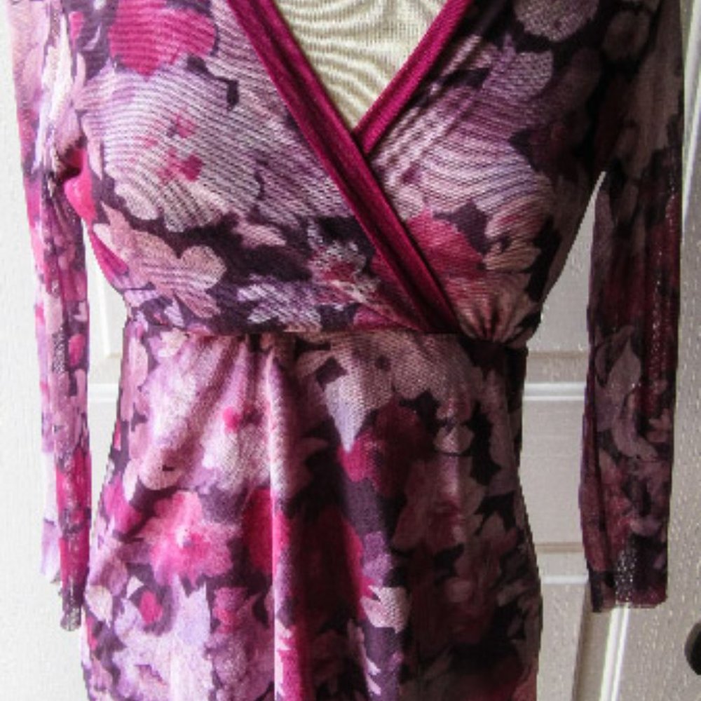 Daisy & Clover size M floral stretch top